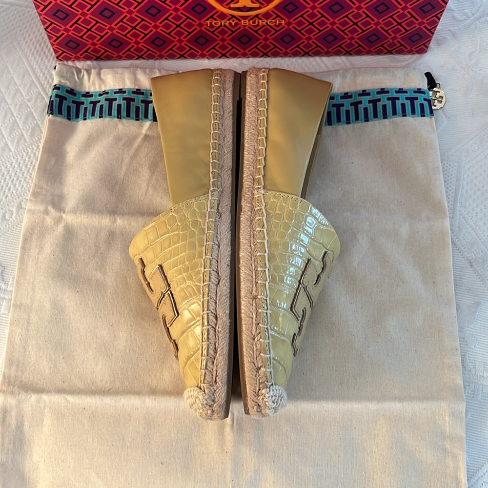 TORY BURCH YELLOW LEATHER CROC-EMBOSSED FLAT ESPADRILLES - Picture 3 of 6